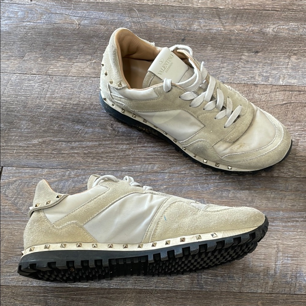 Valentino garavani flycrew rockstud leather accent trainer sneakers
